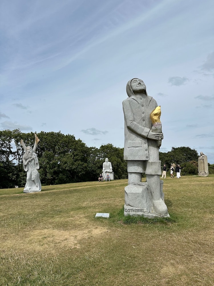 Statues monumentales à Carnoët