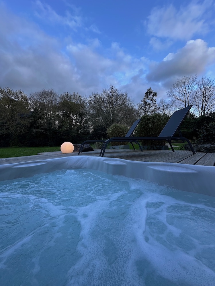 Session Jacuzzi à la tombée de la nuit